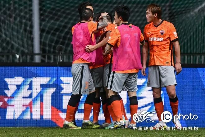 江苏苏宁被扳平，主帅郑达伦怒怼裁判