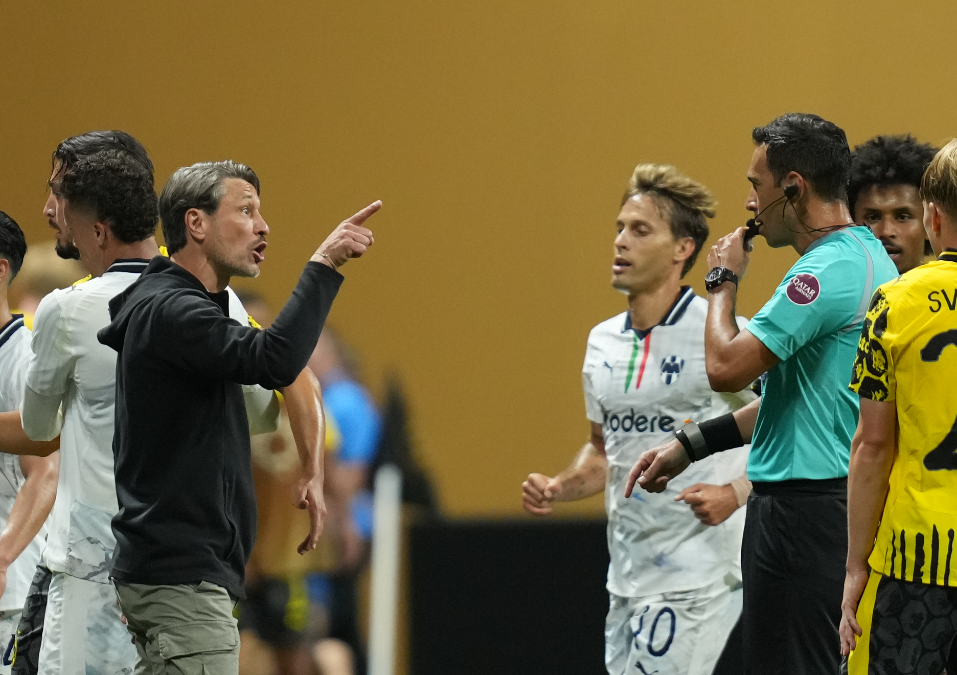 多特蒙德球员破门得分,助球队夺得宝贵分 多特蒙德球员破门得分,助球队夺得宝贵分