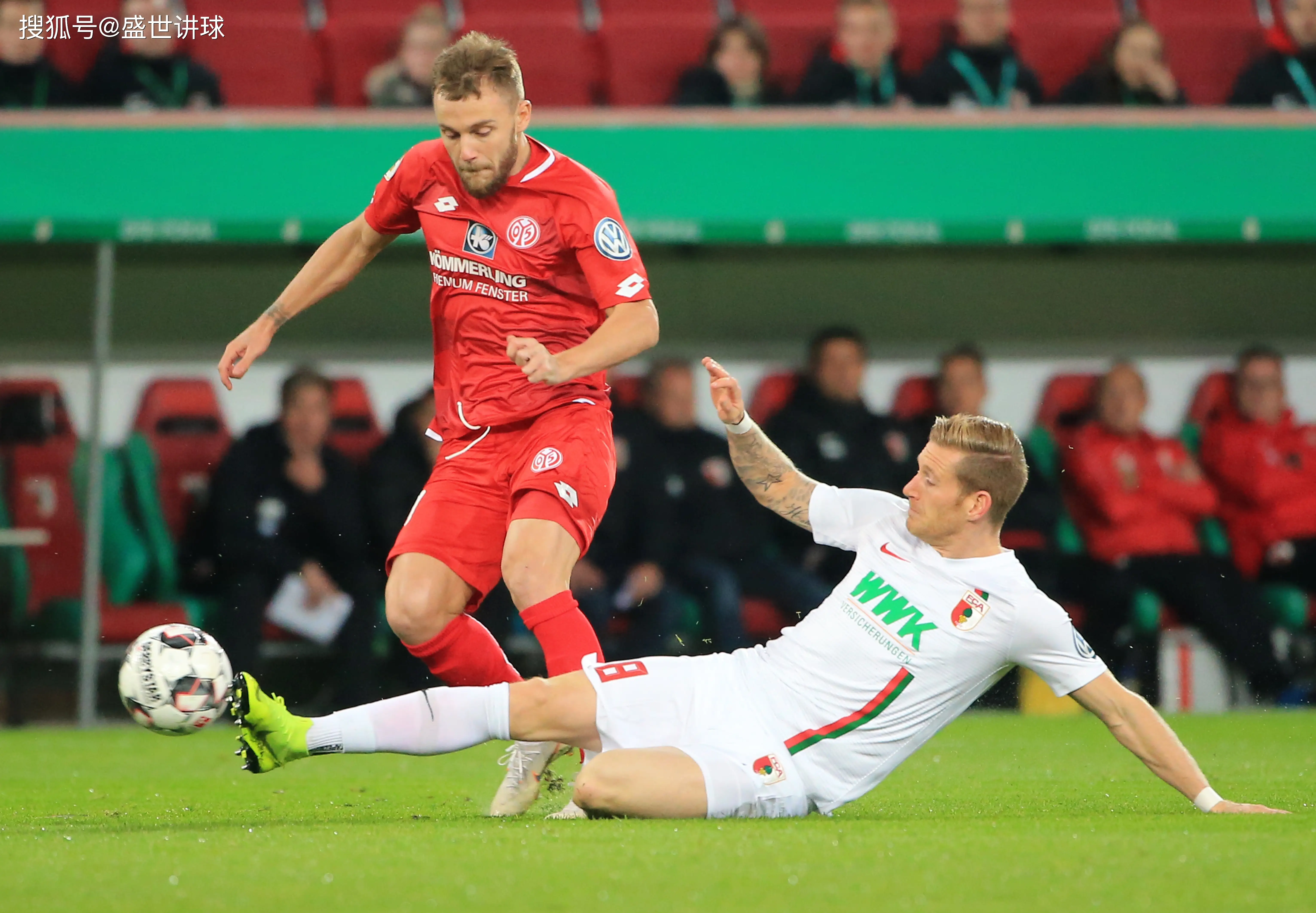 奥格斯堡队主场落败门将表现佳 奥格斯堡队主场落败门将表现佳