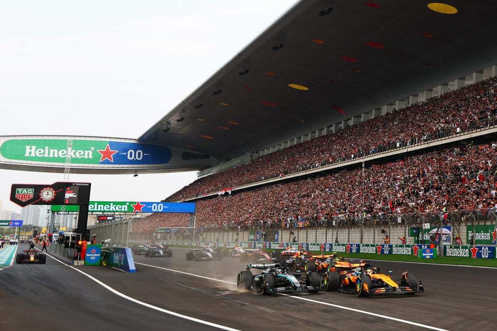 迈凯伦碾压雷诺车队，塞恩斯刷新纪录