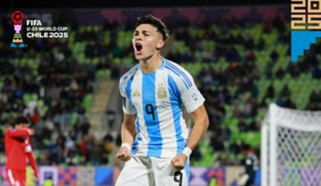 阿根廷横扫塞维利亚，阿圭罗惊艳四座