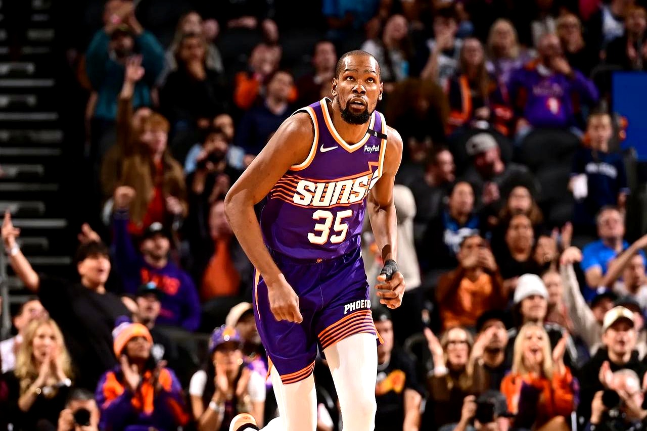 快船险胜上海队，杜兰特统治全场