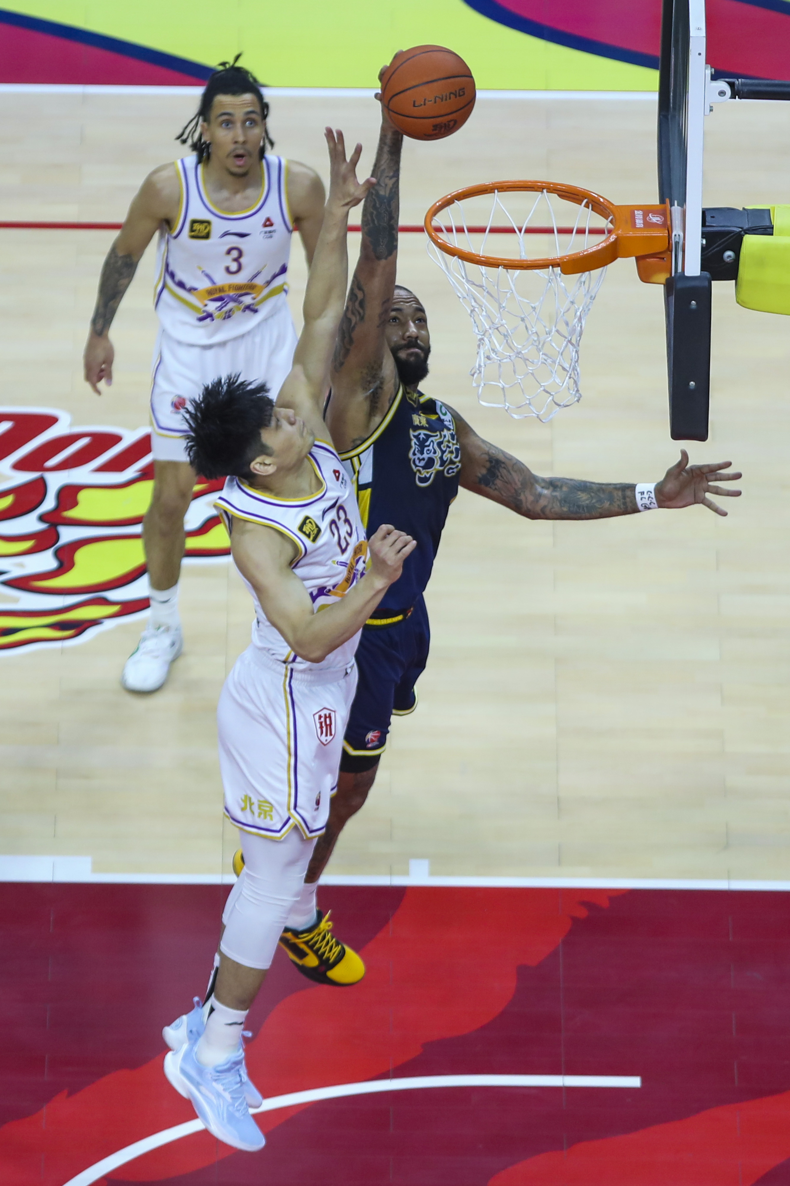 进球数不断攀升，双方战术对攻，比赛异常精彩